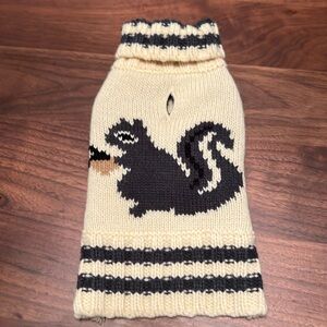 Adorable Cream & Black Squirrel Knit Dog Sweater. Sz 8. Like new!